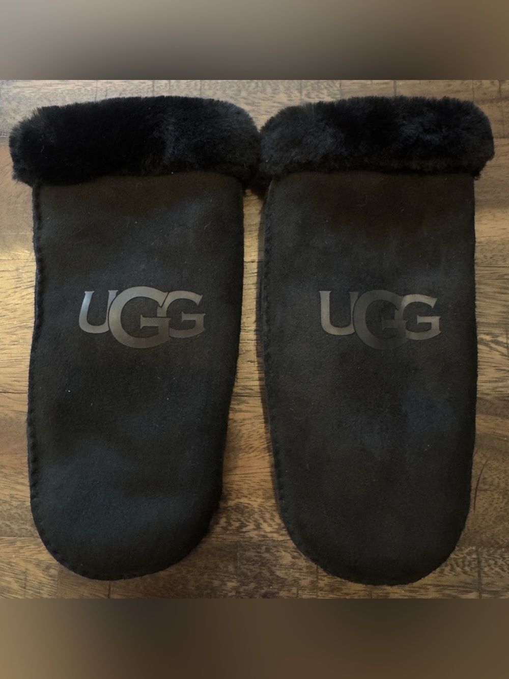 UGG Black S/M Mittens